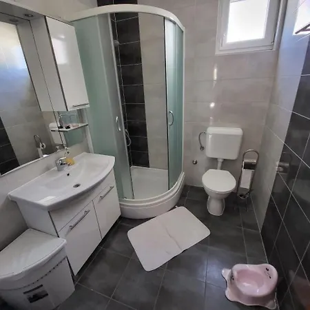 Ferienwohnung Fuer 4 Personen Ca 50 Qm In Privlaka, Dalmatien Norddalmatien - B61595 *